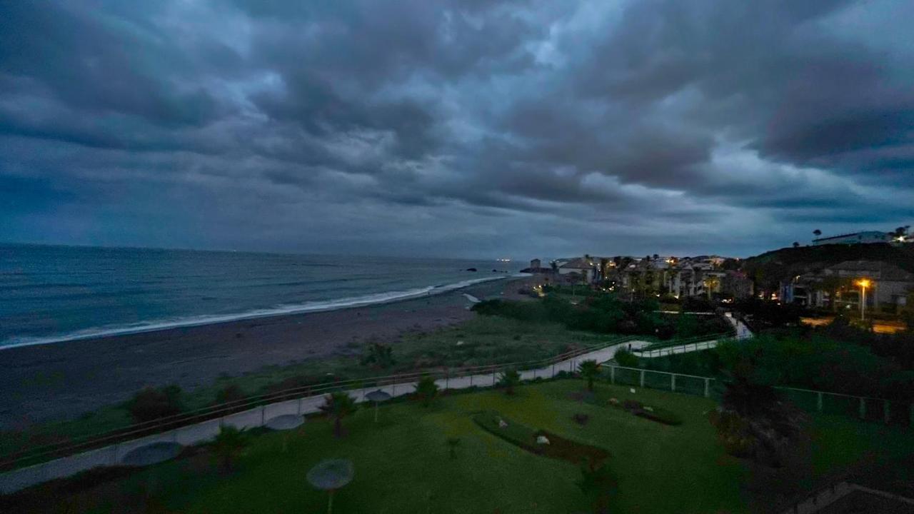 Exclusive Luxury Frontline Beach Penthouse Casares Del Mar - Estepona Exterior foto